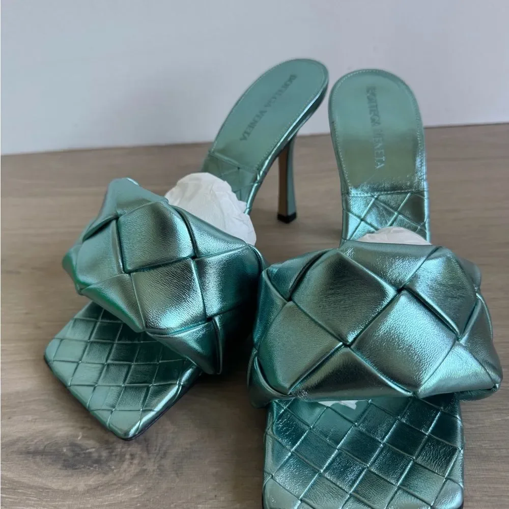 NIB Bottega Veneta ‘Lido Sandal’ Metallic Icy Moon Weave Heels size 39